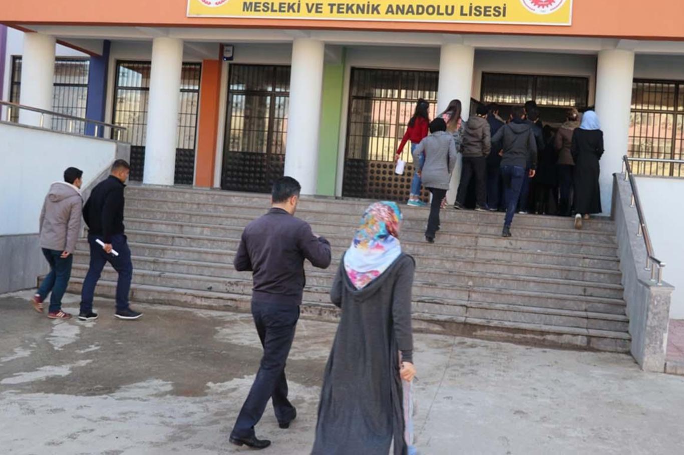 AÖL'de sınav yerini zamanında değiştiremeyenler ne yapmalı? AÖL'de sınav yerini zamanında değiştiremeyenler ne yapmalı?